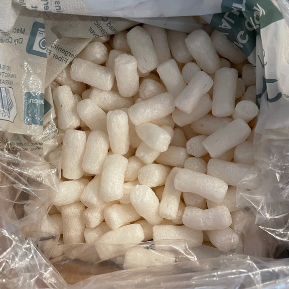 Peanut Packaging Material—Durable, Chic, and Ready to Ship! - Picture 5 of 11